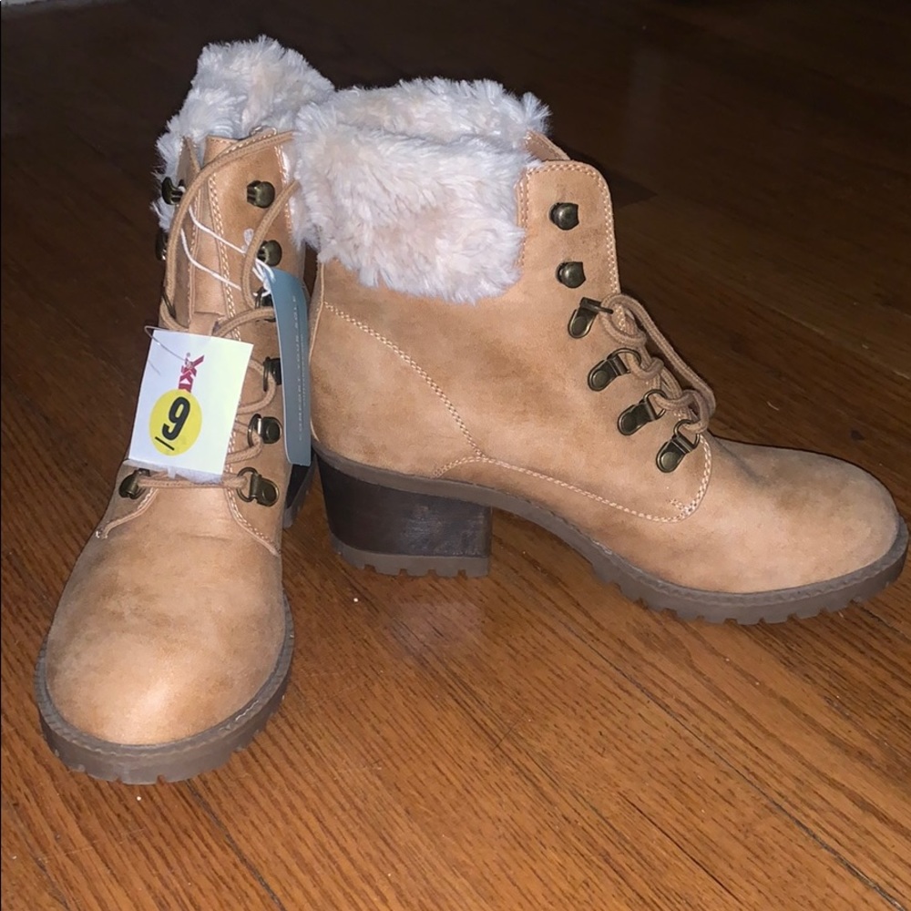 NWT Cliffs Heel Fur Boots